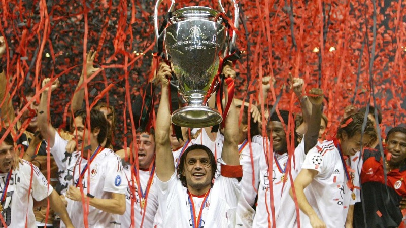 Cầu thủ Paolo Maldini có một sự nghiệp trọn vẹn và rực rỡ Cầu thủ Paolo Maldini có một sự nghiệp trọn vẹn và rực rỡ